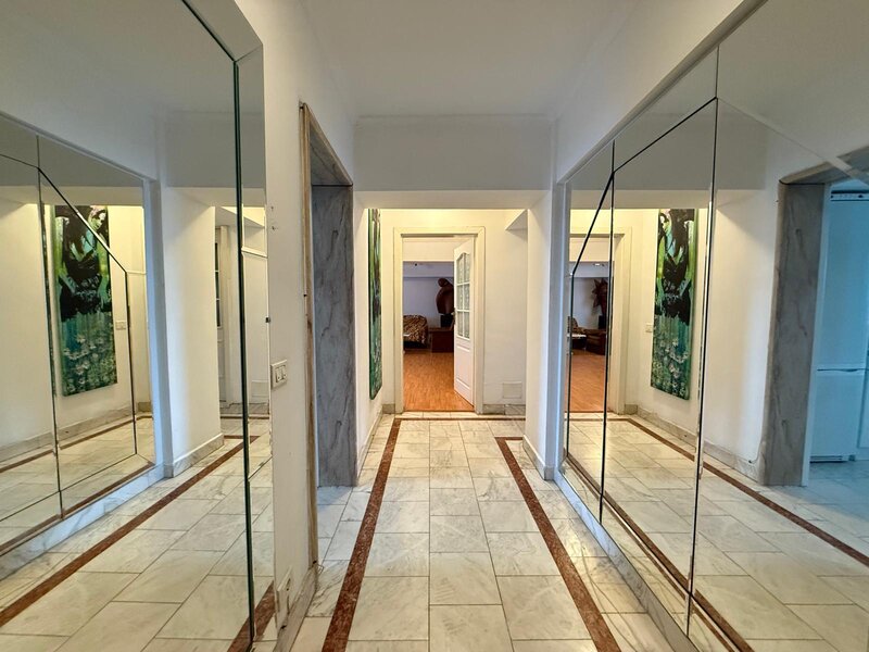 Decebal, Alba Iulia, 100 mp.