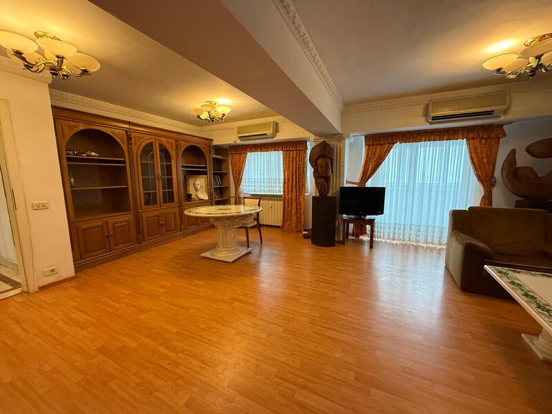 Decebal, Alba Iulia, 100 mp.