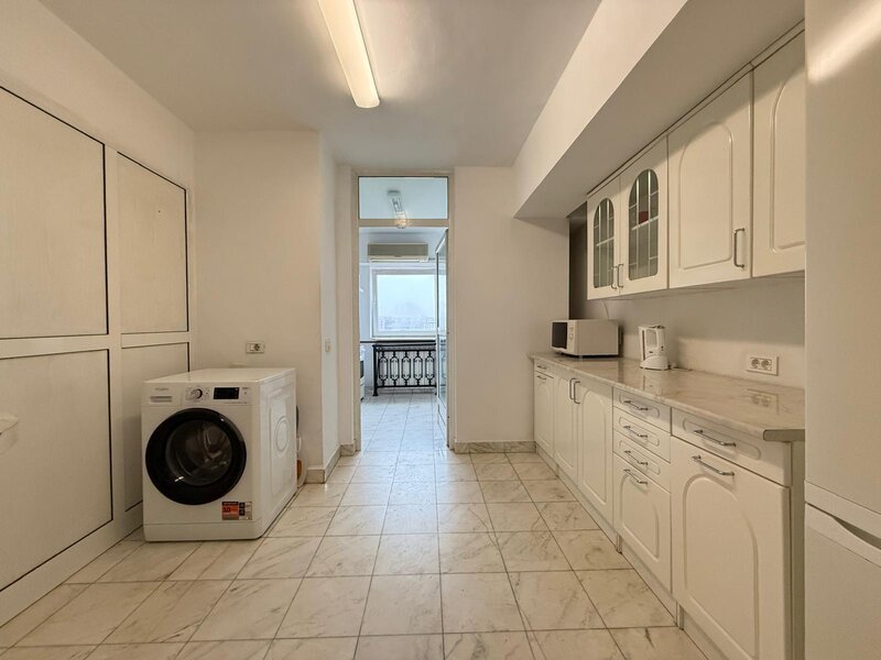 Decebal, Alba Iulia, 100 mp.