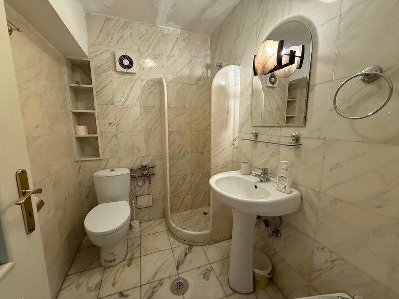 Decebal, Alba Iulia, 100 mp.